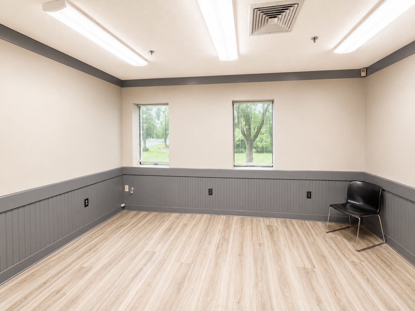 Twin-window office