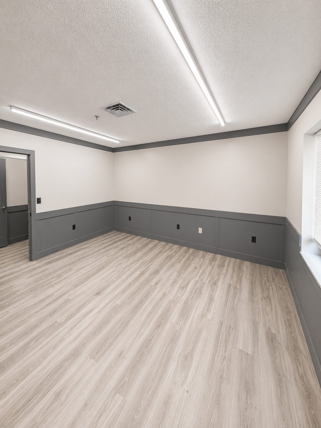 Office with worktop